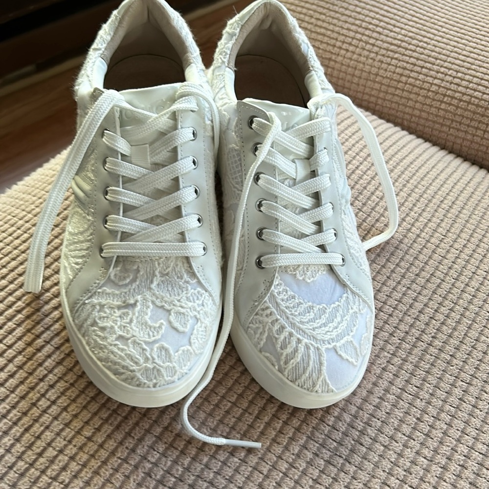 VIONIC KEARNY PLATFORM LACE UP SNEAKER